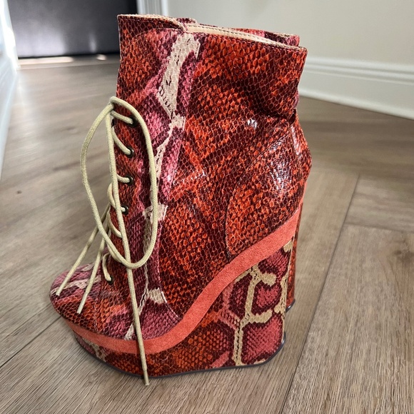 🔥 Michael Antonio “Colby” Leather & Suede Snakeskin Wedge Booties –Coral Size 6 - Picture 1 of 5